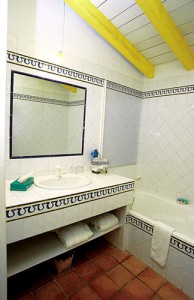 Salle de bain de la chambre jaune