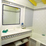 Cuarto de baño de la habitación amarilla